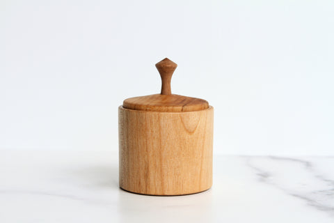 Red Oak Lidded Keepsake Box, Walnut pull, Front view, 2" x 2.5"